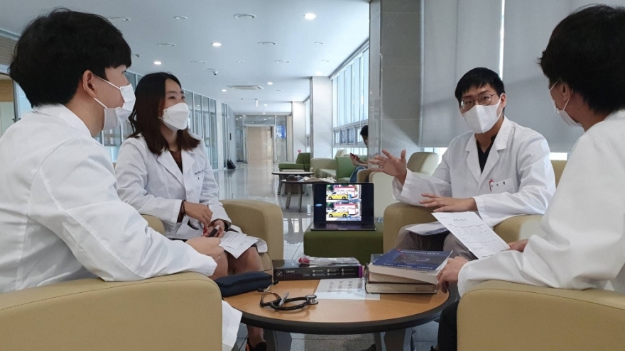 Hàng nghìn bác sĩ nội trú Hàn Quốc xin thôi việc